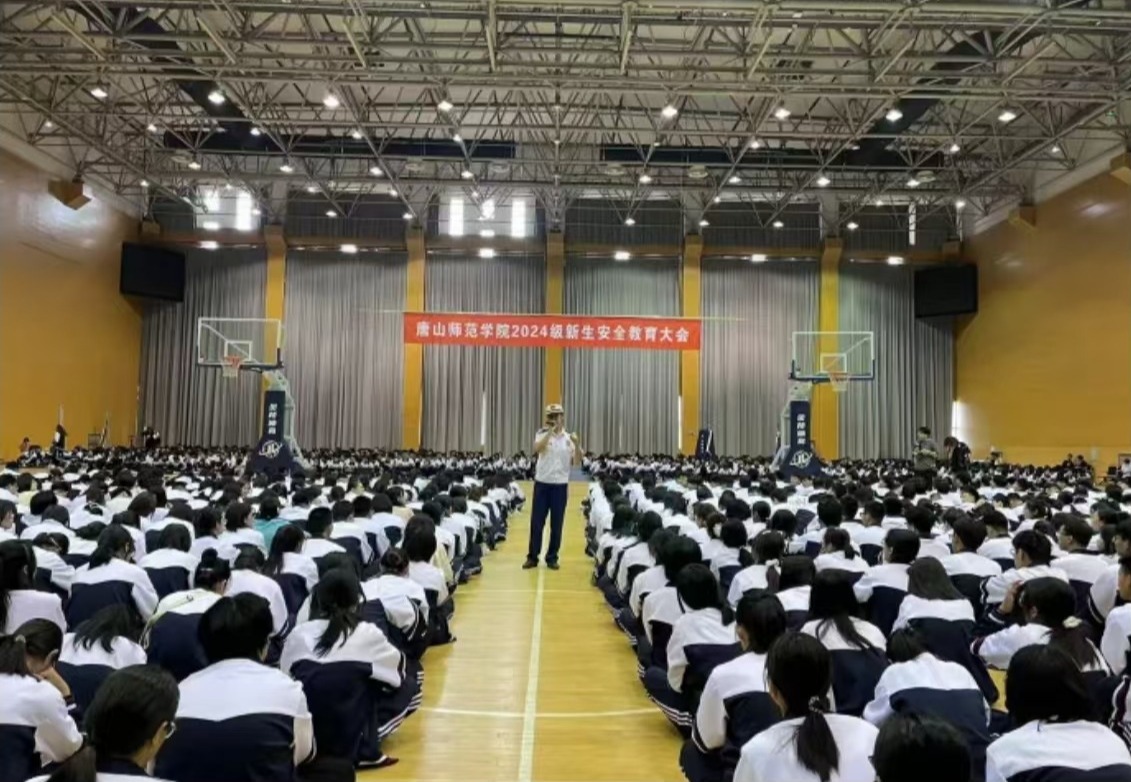 《微关注》——高新区消防救援大队走进新葡的京集团8814为大学新生开展消防安全培训