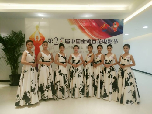 新葡京官网礼仪志愿者为第25届金鸡百花电影节增光添彩