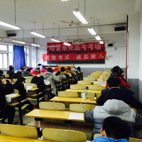 新葡京官网诚信考试“免监考”顺利进行