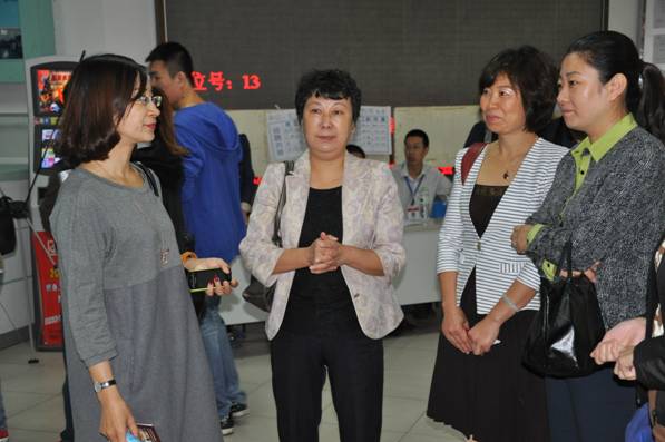 新葡京官网成功举办2013年秋季毕业生大型专场招聘会